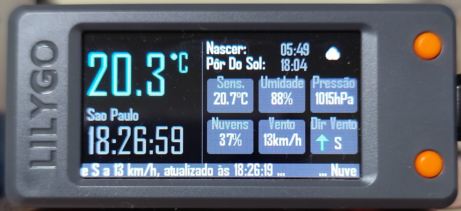 Estação WeatherStation CM rodando na placa LilyGo T-Display S3, mostrando temperatura, umidade, pressão e vento